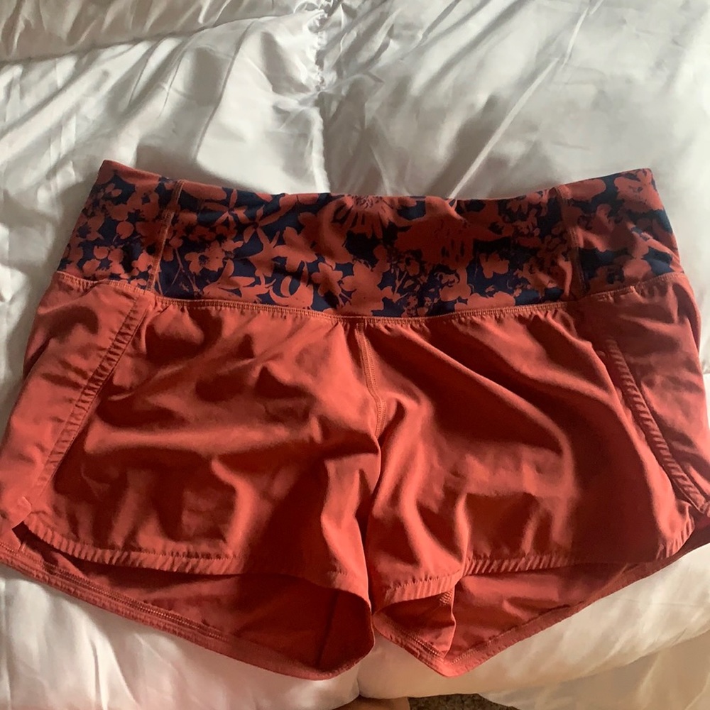 Size 6 lululemon shorts
